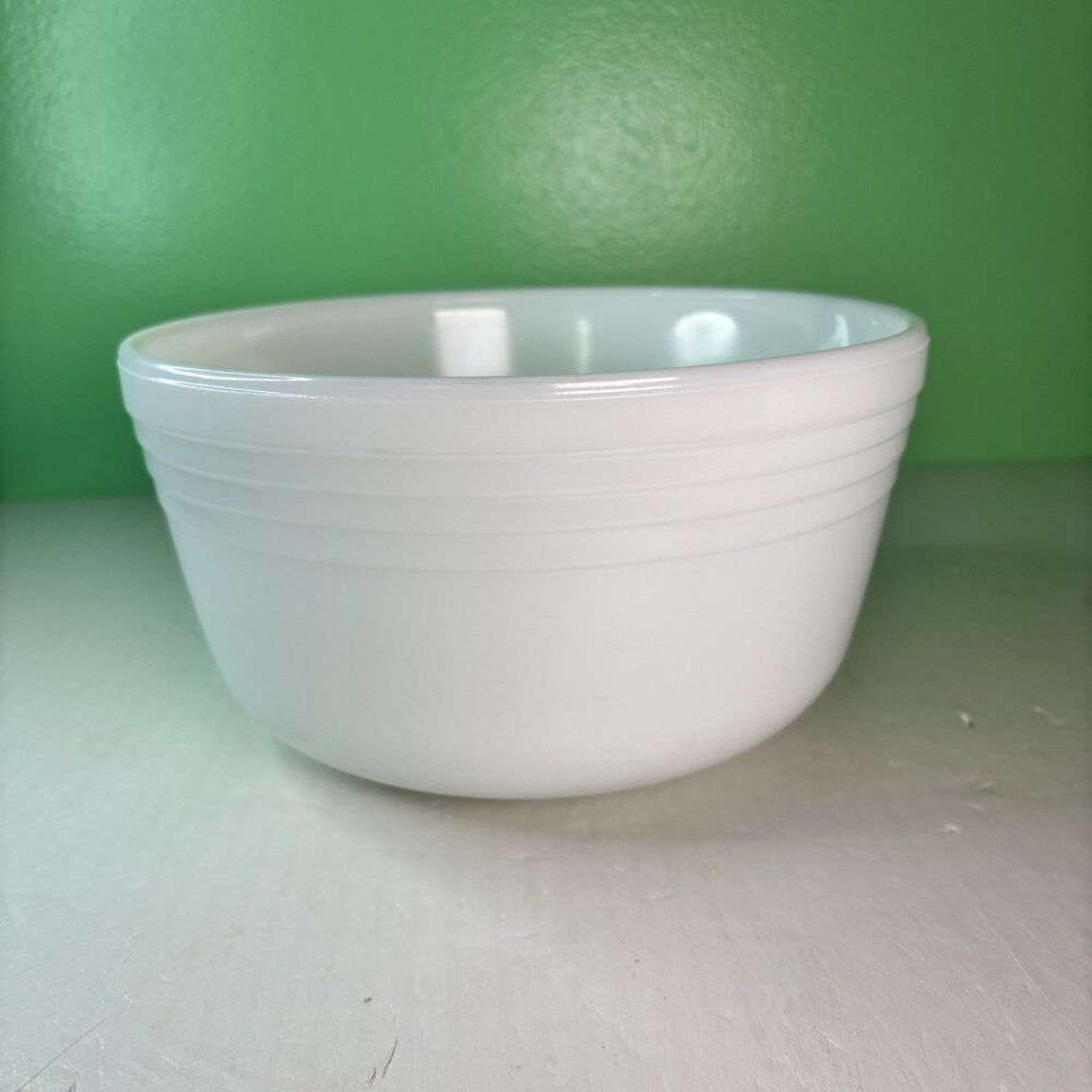 Vintage PYREX #25 Hamilton Beach Large Milk White Glass Mixing Bowl Mixer USA